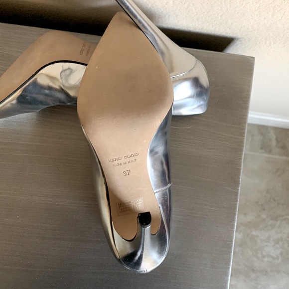 Barneys New York Silver Pumps Size 7. Brand new. - Picture 5 of 11